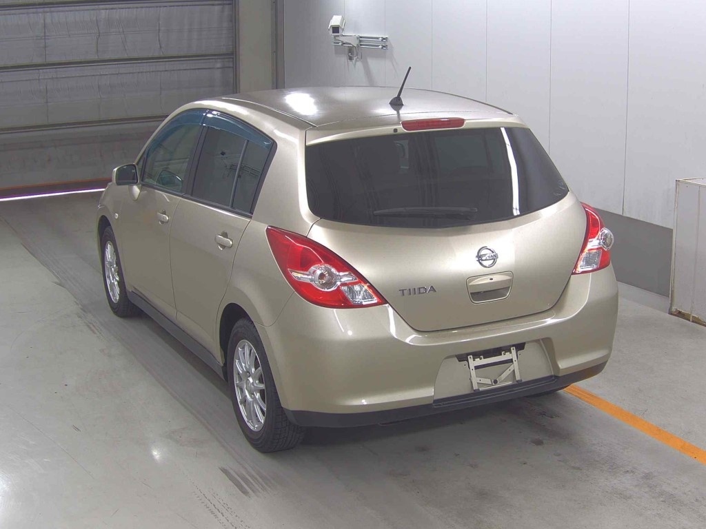 NISSAN TIIDA
