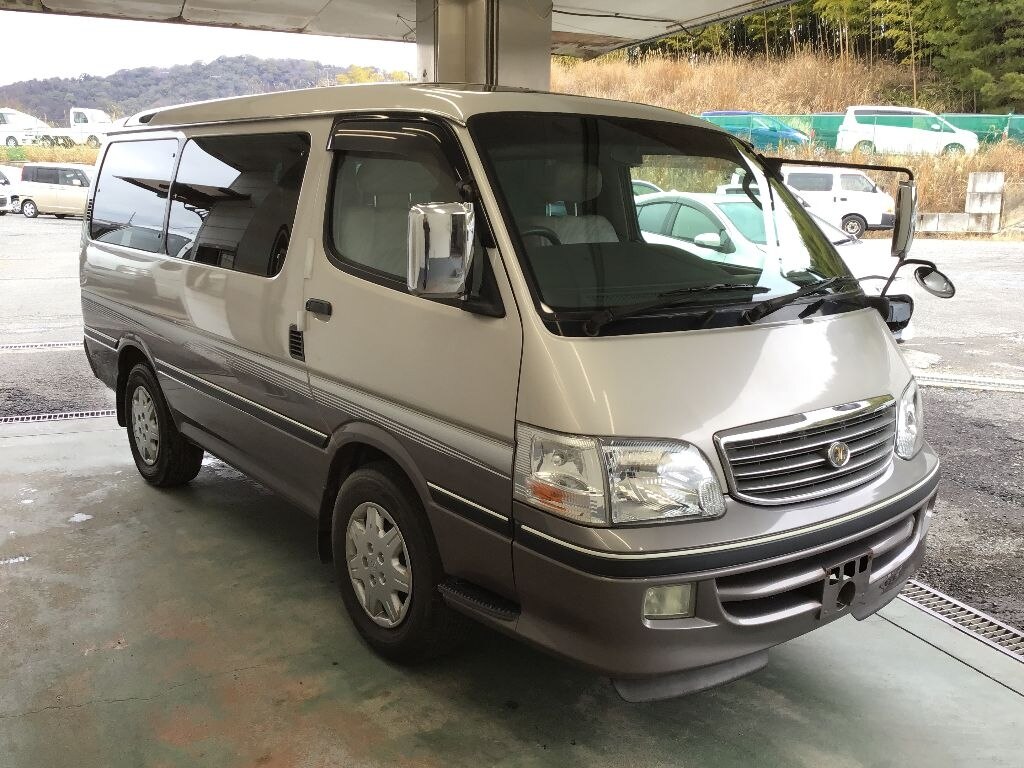 TOYOTA HIACE