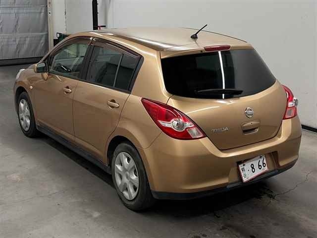 NISSAN TIIDA