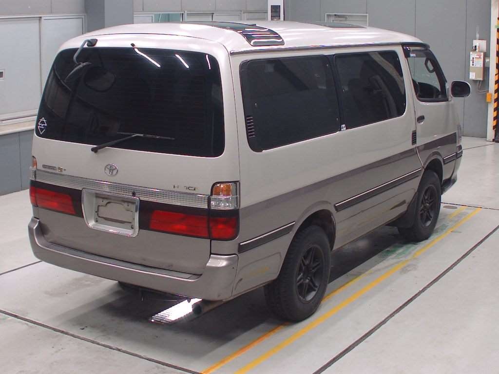 TOYOTA HIACE