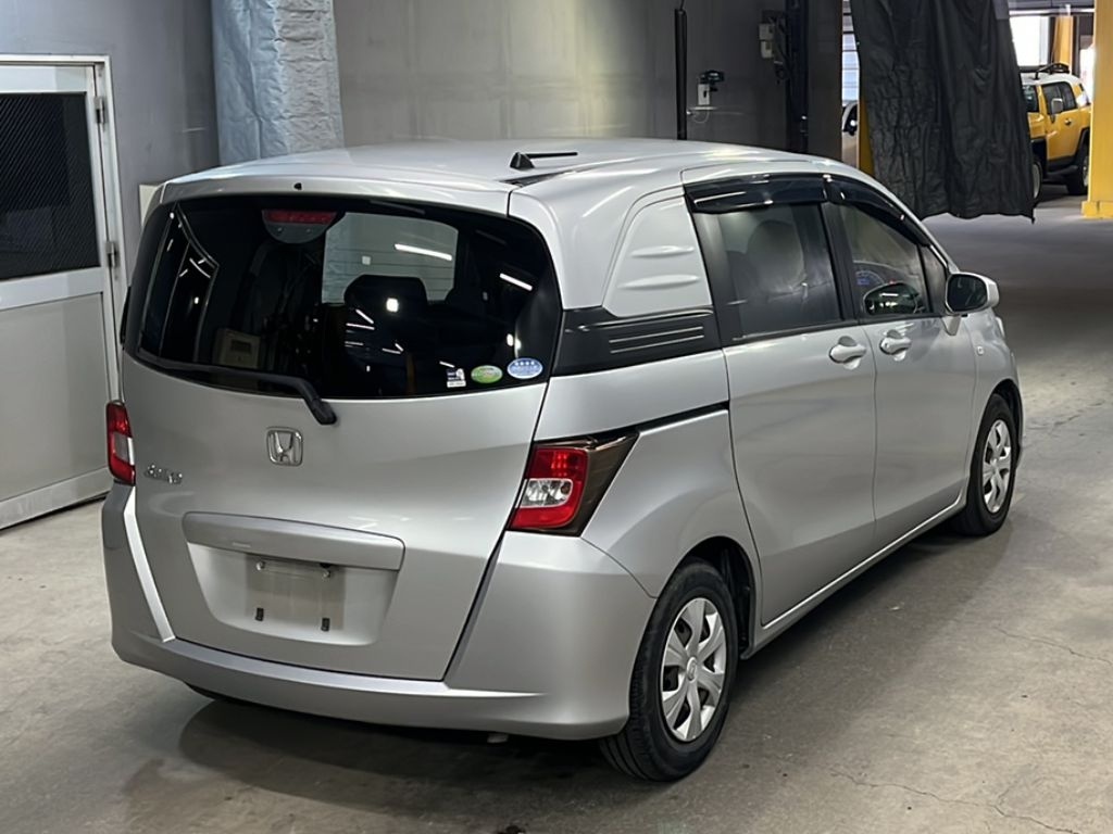 HONDA FREED SPIKE