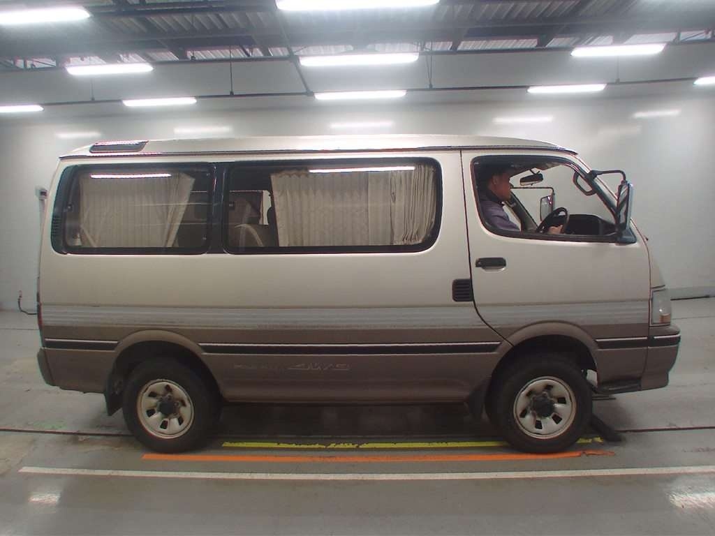 TOYOTA HIACE