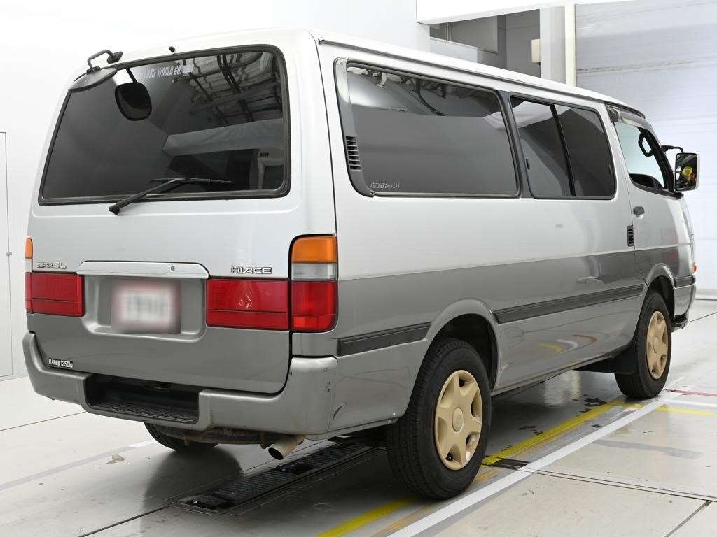 TOYOTA REGIUS ACE