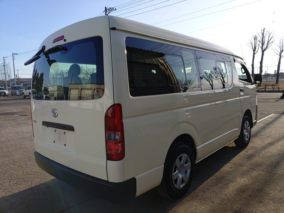 TOYOTA HIACE