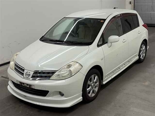 NISSAN TIIDA