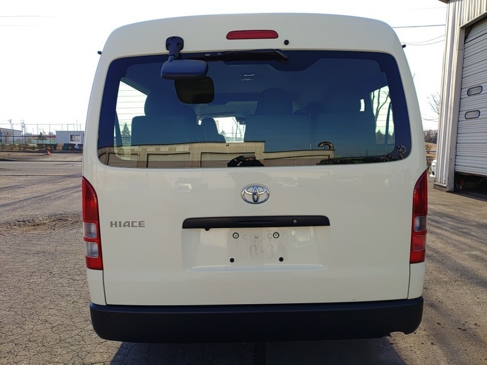 TOYOTA HIACE