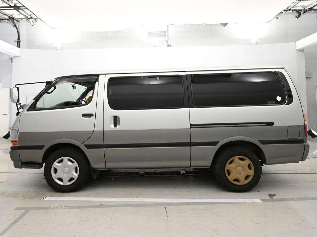 TOYOTA REGIUS ACE
