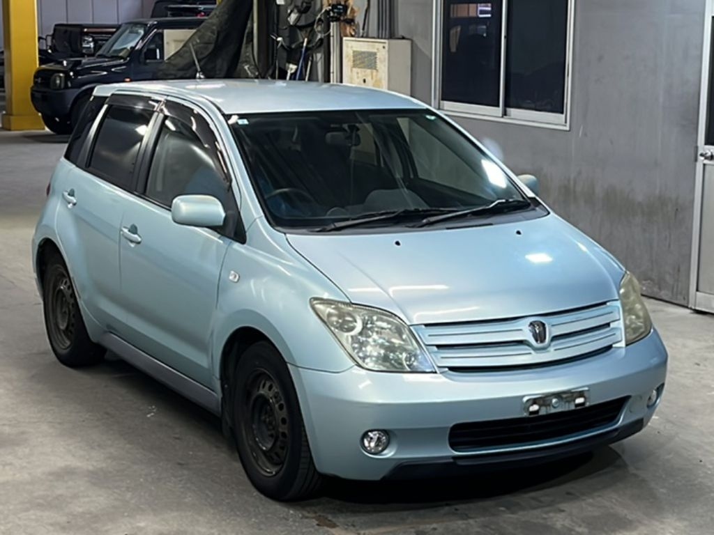 TOYOTA IST