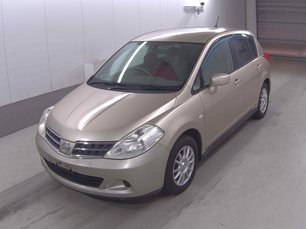 NISSAN TIIDA