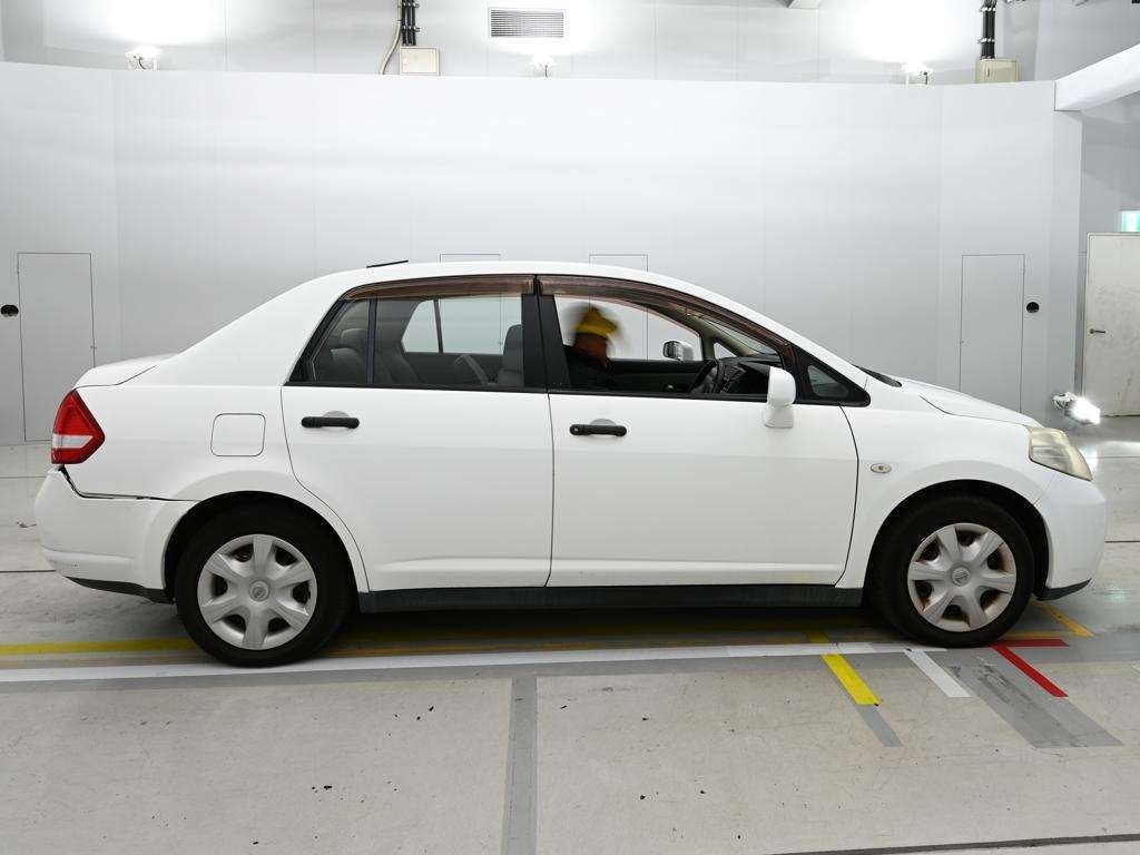 NISSAN TIIDA LATIO