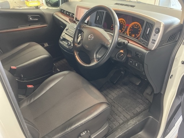 NISSAN ELGRAND