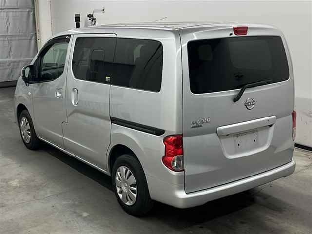 NISSAN NV200