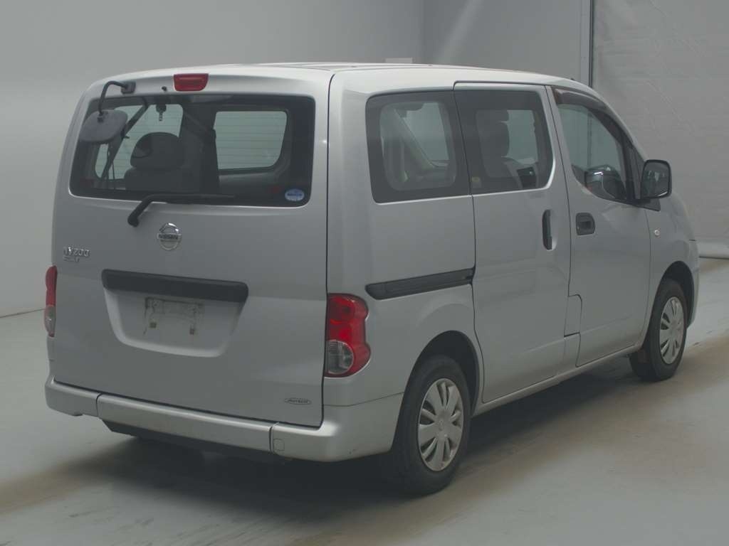NISSAN NV200