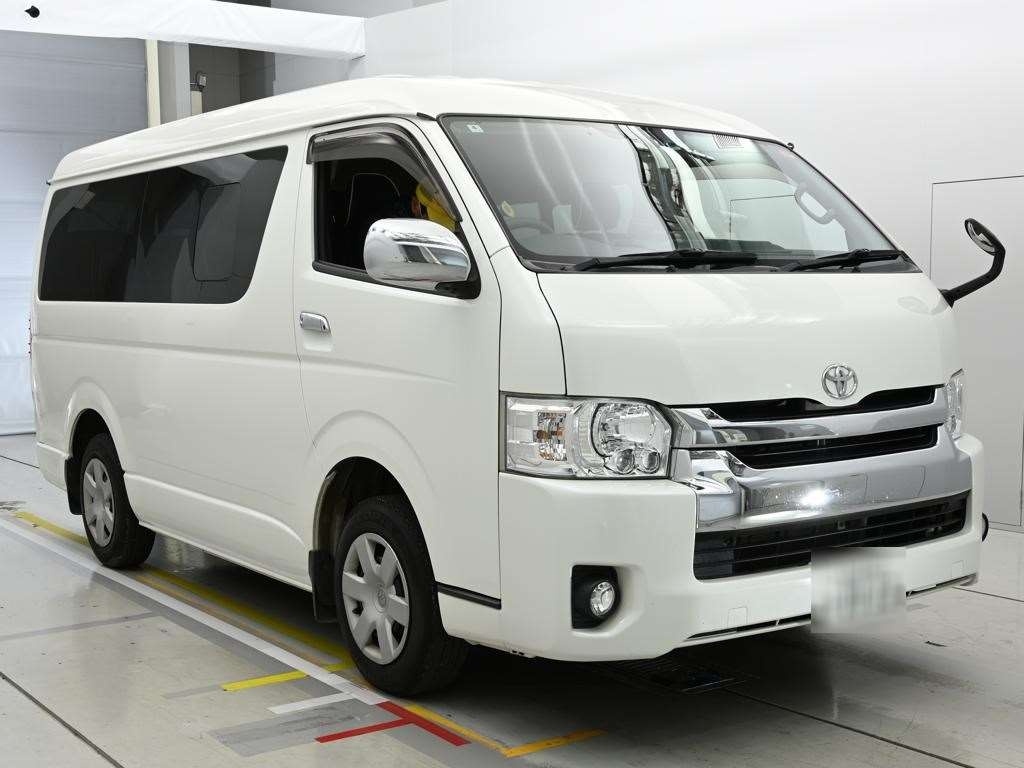TOYOTA HIACE