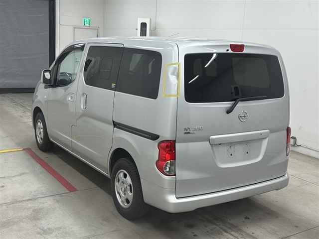 NISSAN NV200