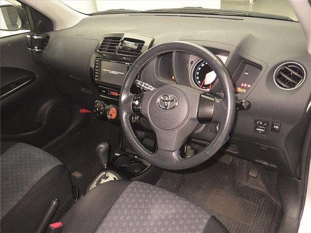 TOYOTA IST