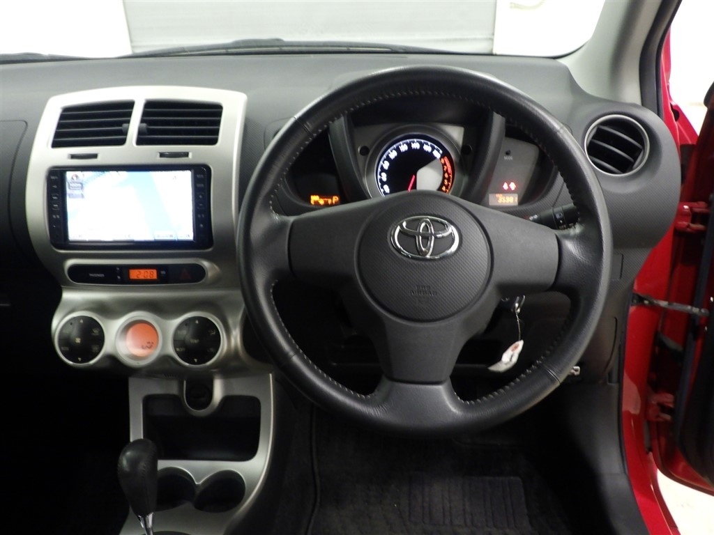 TOYOTA IST