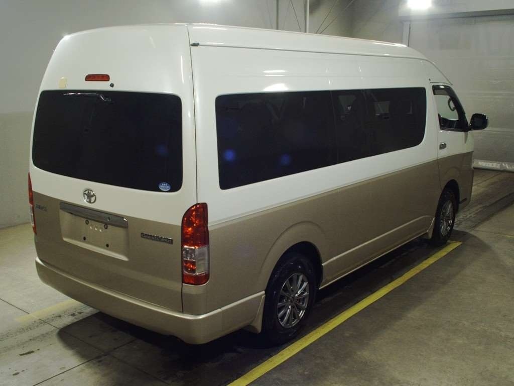TOYOTA HIACE