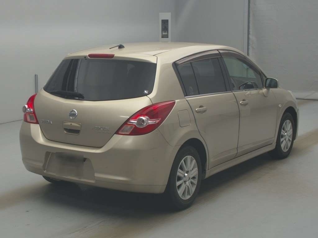 NISSAN TIIDA