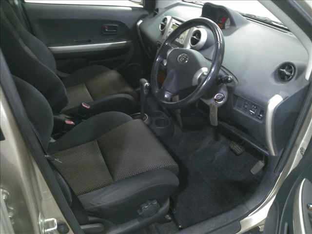 TOYOTA IST