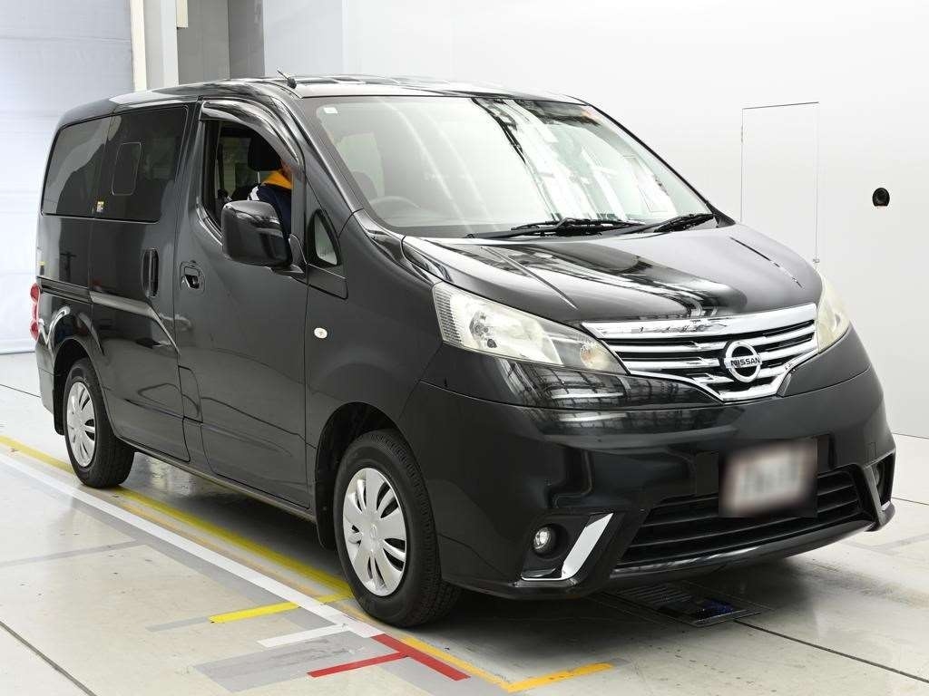 NISSAN NV200
