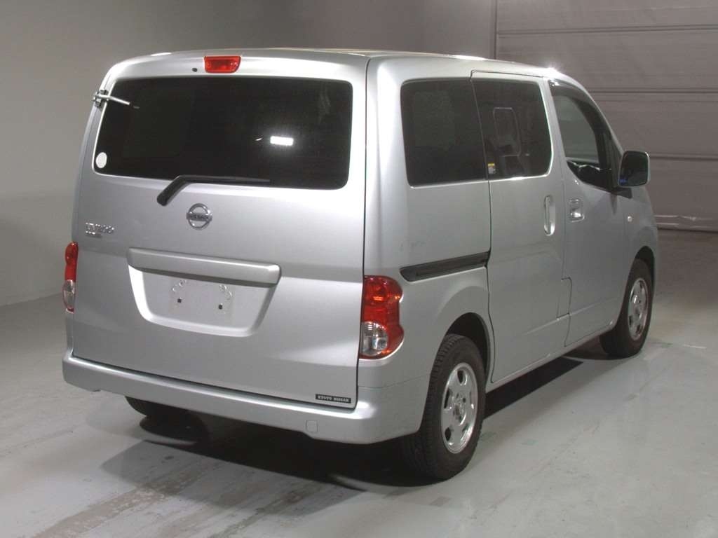NISSAN NV200