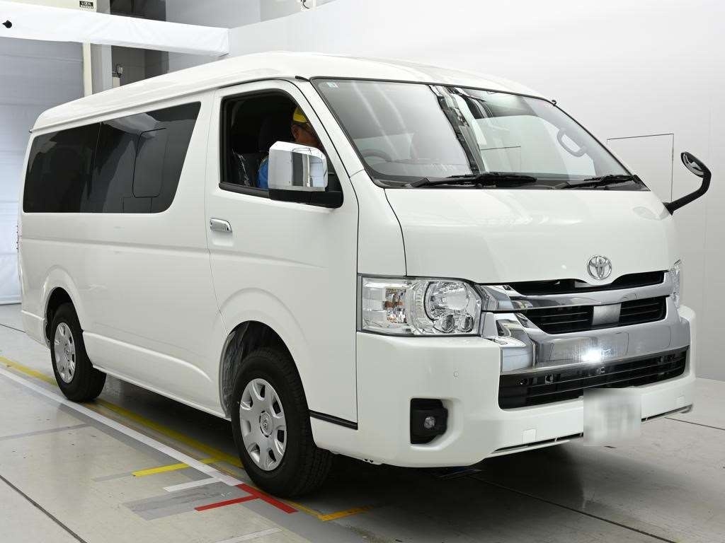 TOYOTA HIACE
