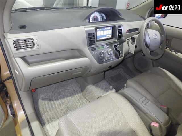 TOYOTA RAUM