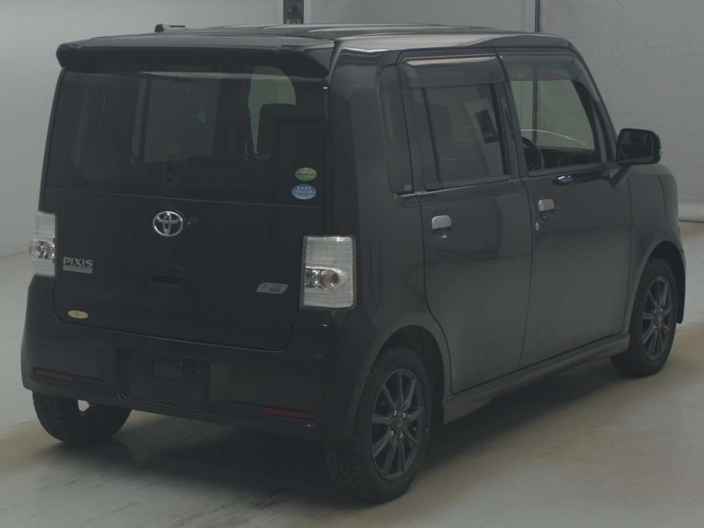 TOYOTA PIXIS SPACE