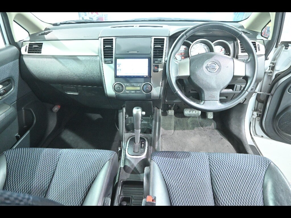 NISSAN TIIDA