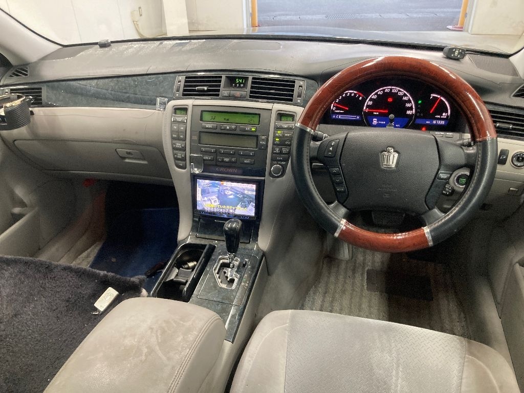 TOYOTA CROWN