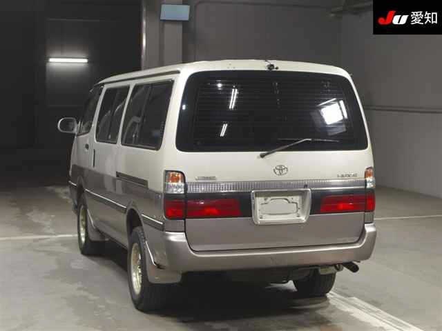 TOYOTA HIACE