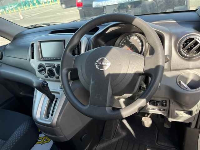 NISSAN NV200
