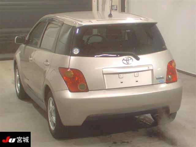 TOYOTA IST