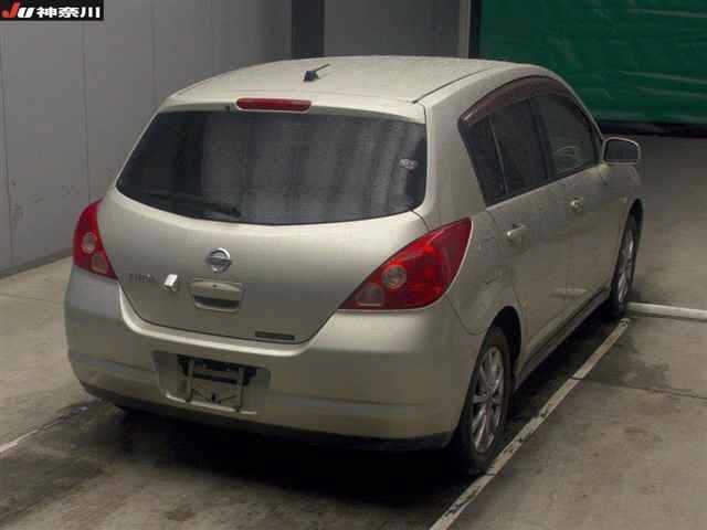 NISSAN TIIDA