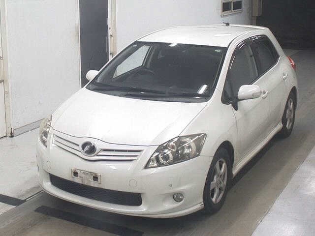 TOYOTA AURIS