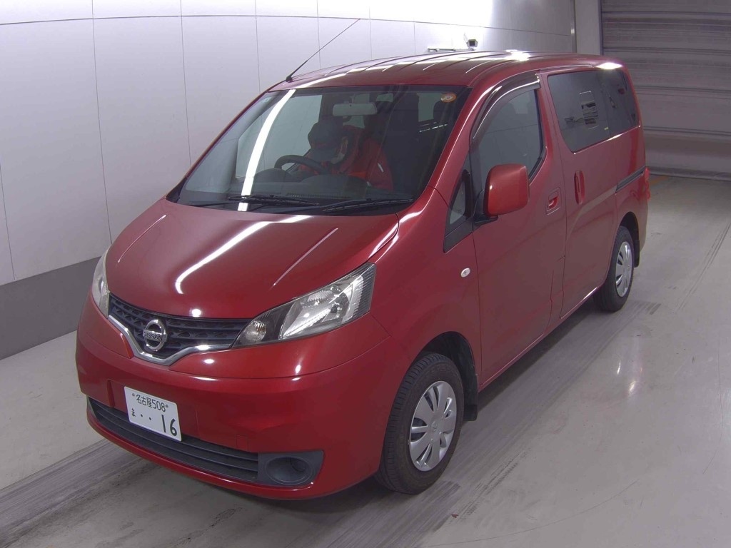 NISSAN NV200
