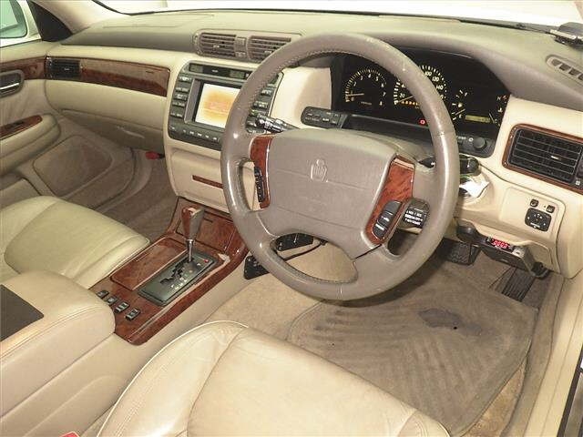 TOYOTA CROWN MAJESTA