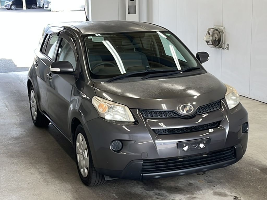 TOYOTA IST