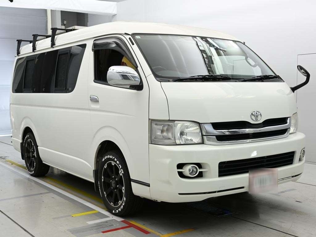 TOYOTA HIACE