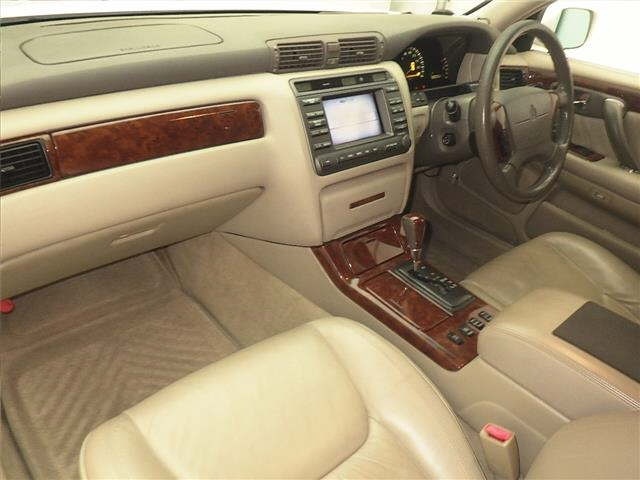 TOYOTA CROWN MAJESTA