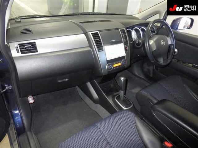 NISSAN TIIDA