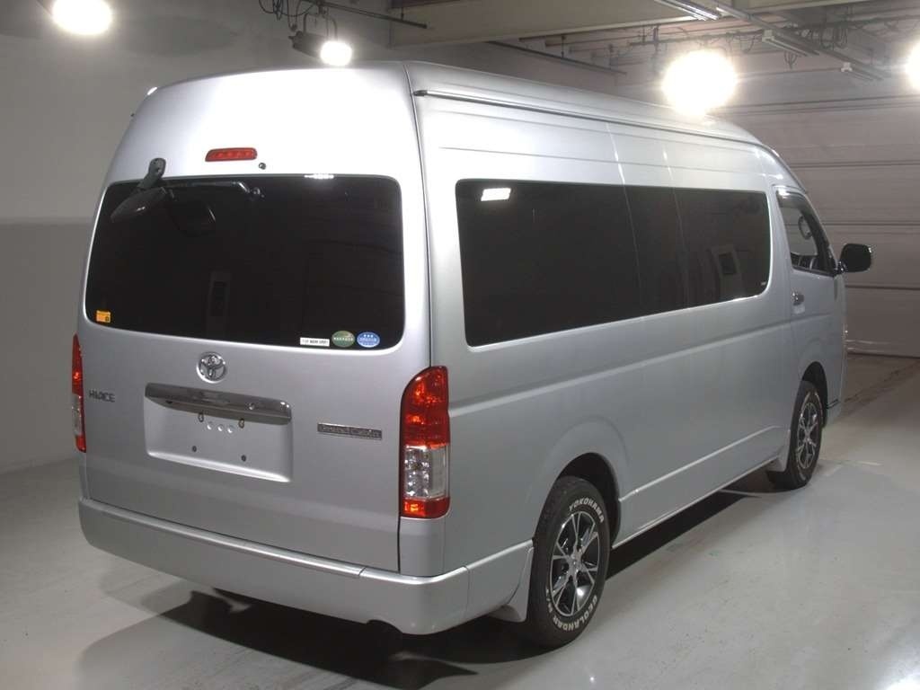 TOYOTA HIACE