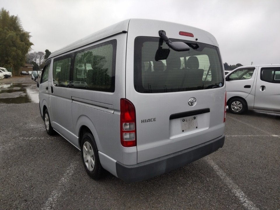 TOYOTA HIACE