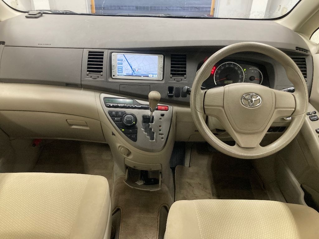 TOYOTA ISIS