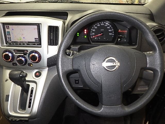 NISSAN NV200