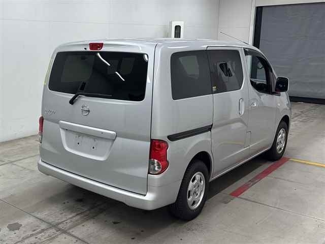 NISSAN NV200