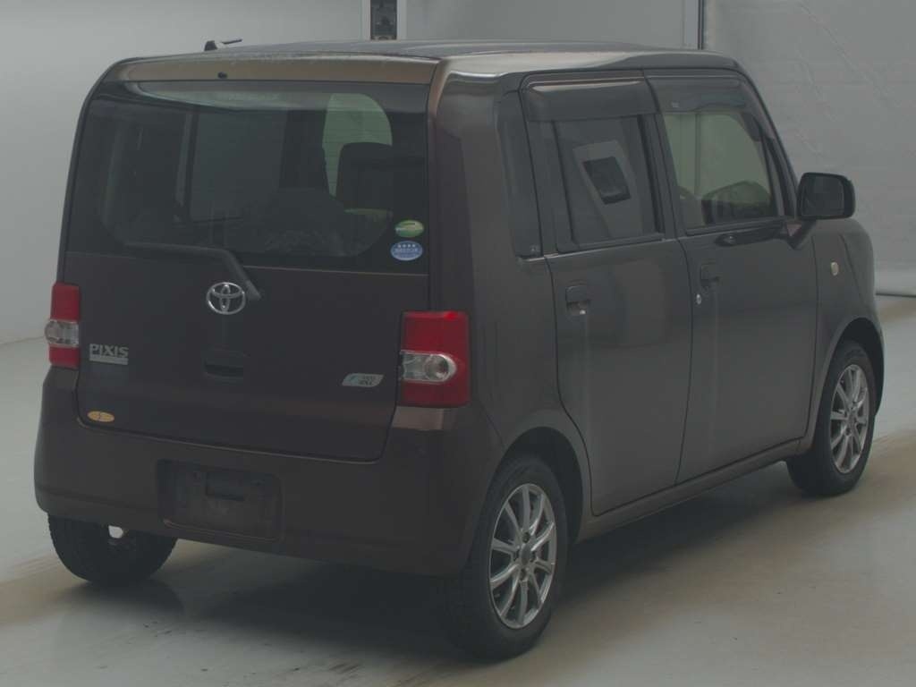 TOYOTA PIXIS SPACE