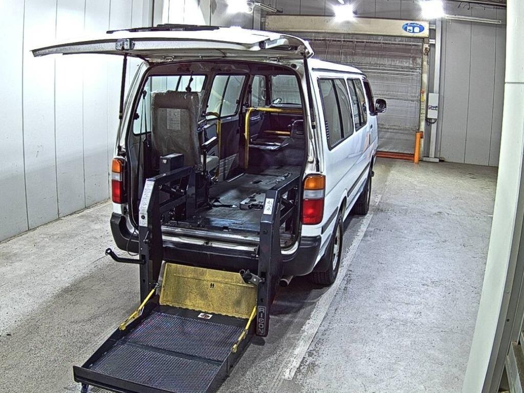 TOYOTA HIACE