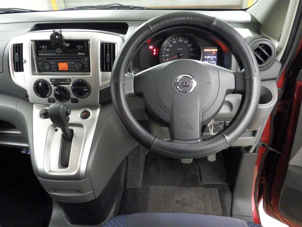 NISSAN NV200
